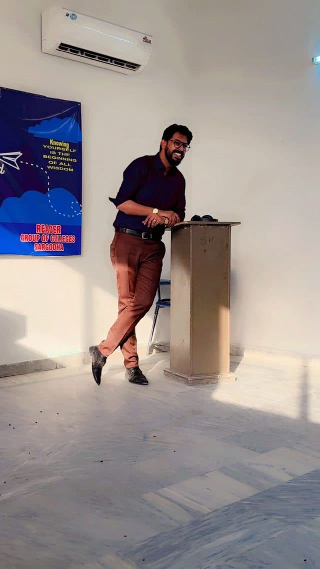 Sir Arslan Ilyas teaching Intermediate English